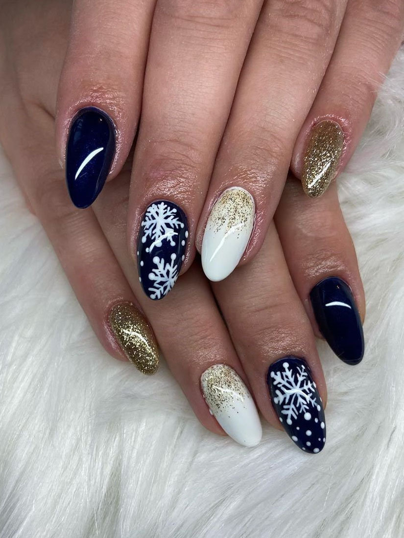 70 Pretty Christmas Nails Design Idea 2024