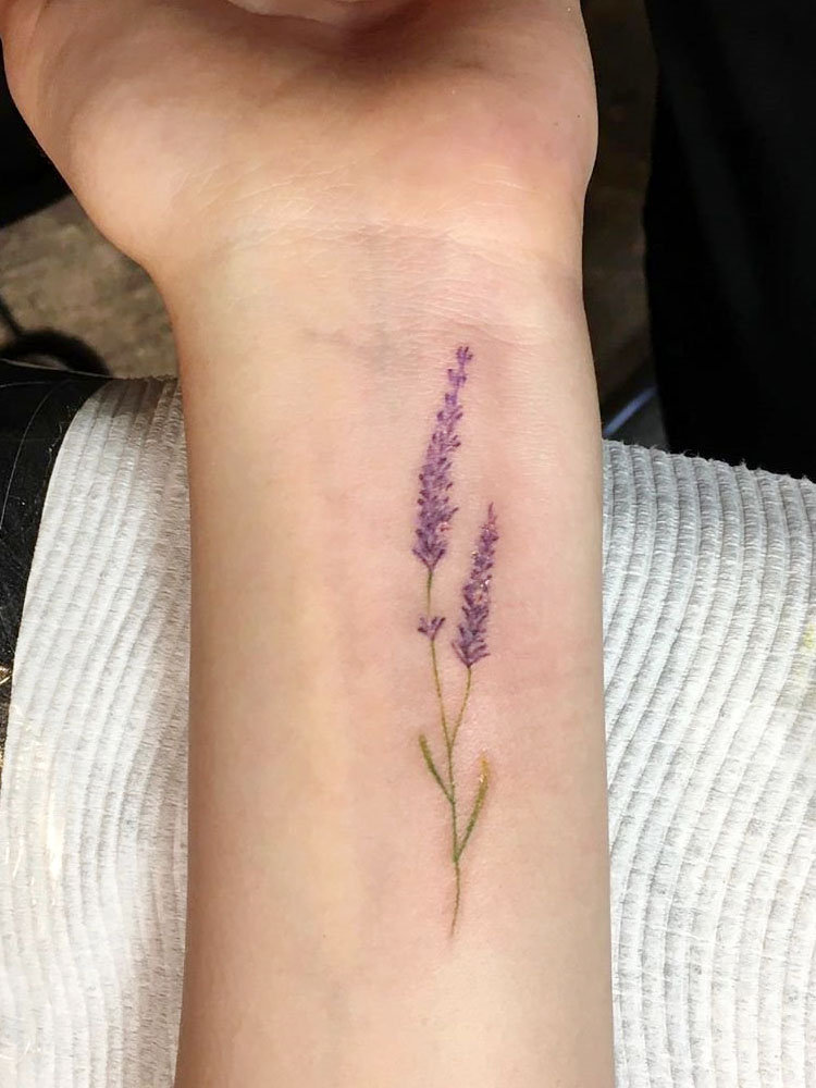 Simple lavender tattoo design ideas on arm, ankle, ribs and and more. If you want to creat lavender tattoo, you can browse our website from time to time. #tattooideas #flowertattoos #lavendertattoo