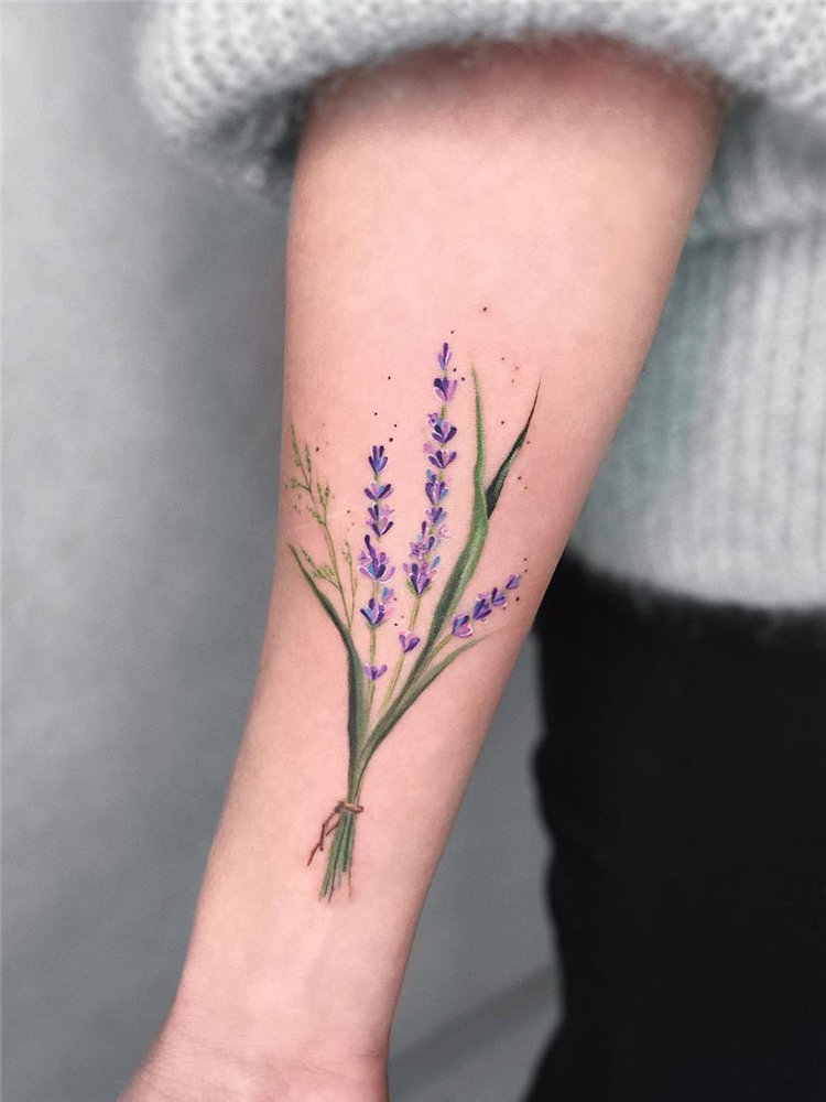 Simple lavender tattoo design ideas on arm, ankle, ribs and and more. If you want to creat lavender tattoo, you can browse our website from time to time. #tattooideas #flowertattoos #lavendertattoo