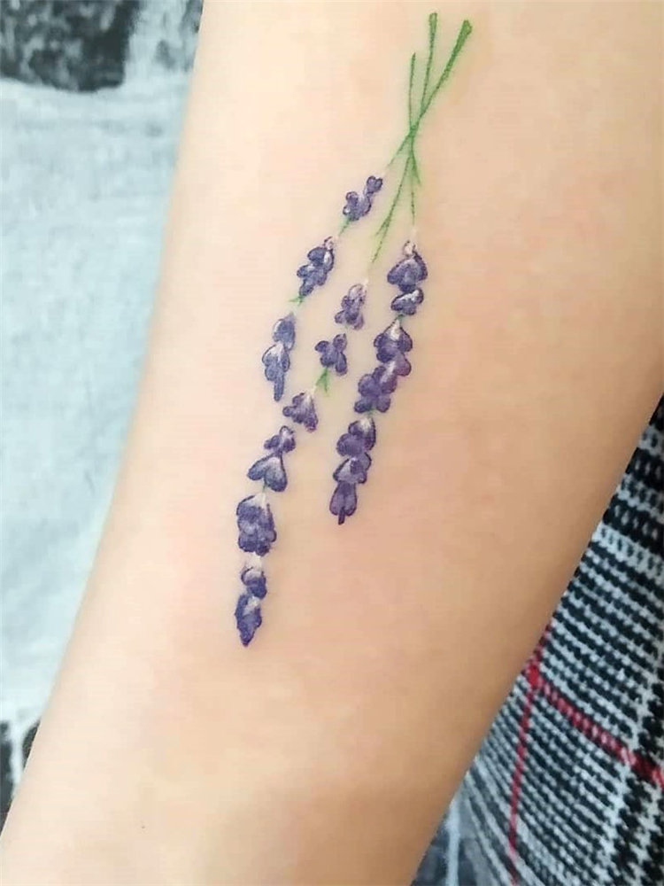 Simple lavender tattoo design ideas on arm, ankle, ribs and and more. If you want to creat lavender tattoo, you can browse our website from time to time. #tattooideas #flowertattoos #lavendertattoo