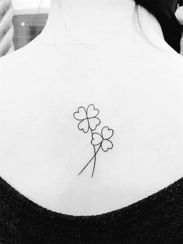 30 four leaf clover tattoo ideas for women, There are green, blue or black line clover tattoos and more. These four leaf clover tattoos will bring you lucky. #clovertattoo #smalltattoos #tattoosforwomen